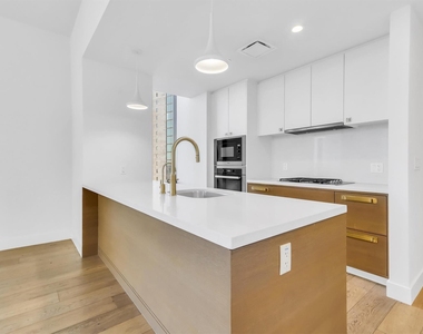 70 Rainey St - Photo Thumbnail 5