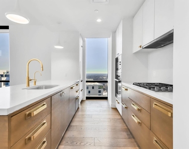 70 Rainey St - Photo Thumbnail 1