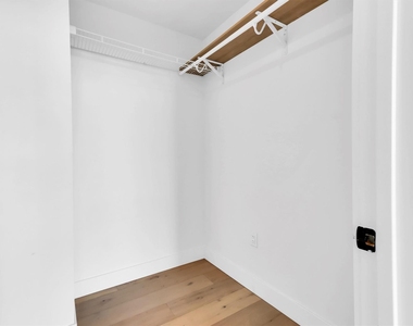 70 Rainey St - Photo Thumbnail 23