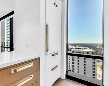 70 Rainey St - Photo Thumbnail 7