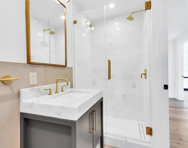 70 Rainey St - Photo Thumbnail 15