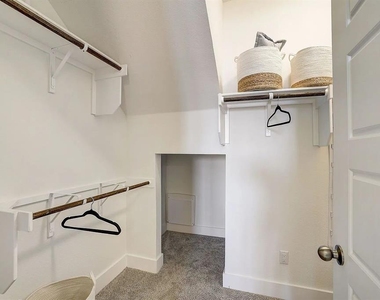 2027 Cora Ivy Ln - Photo Thumbnail 9