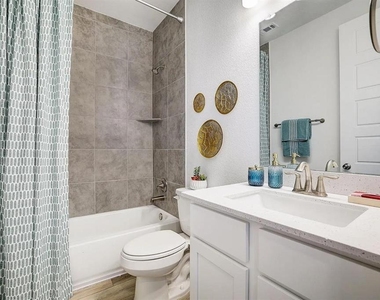 2027 Cora Ivy Ln - Photo Thumbnail 12