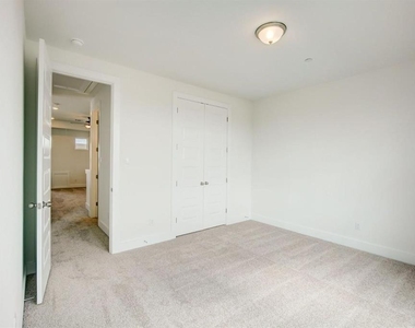 2027 Cora Ivy Ln - Photo Thumbnail 15