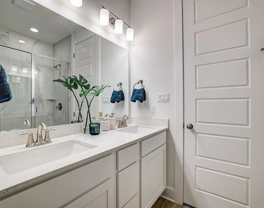 2027 Cora Ivy Ln - Photo Thumbnail 10