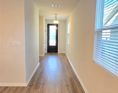 221 Travis Ln - Photo Thumbnail 22