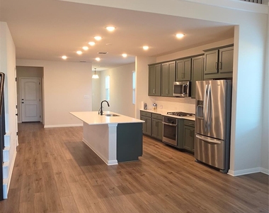 221 Travis Ln - Photo Thumbnail 13
