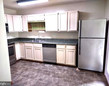 2208 Melrose Lane - Photo Thumbnail 6