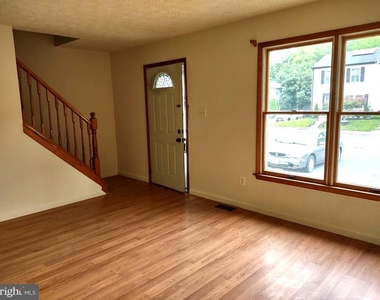 2208 Melrose Lane - Photo Thumbnail 3