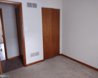 2208 Melrose Lane - Photo Thumbnail 17