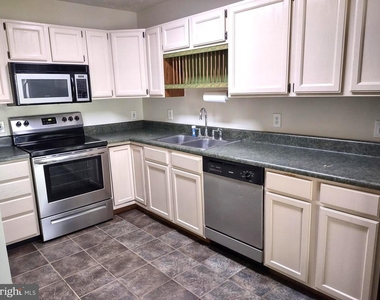 2208 Melrose Lane - Photo Thumbnail 5