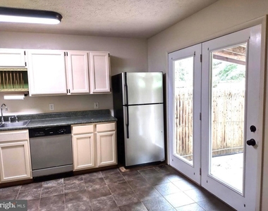 2208 Melrose Lane - Photo Thumbnail 7