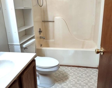 2208 Melrose Lane - Photo Thumbnail 21