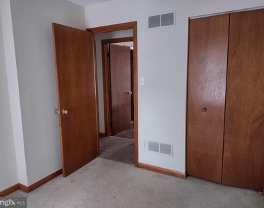 2208 Melrose Lane - Photo Thumbnail 16
