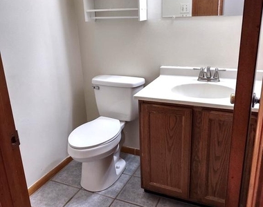 2208 Melrose Lane - Photo Thumbnail 8