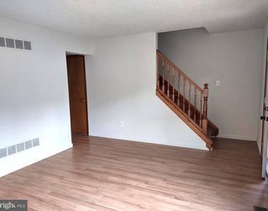 2208 Melrose Lane - Photo Thumbnail 4