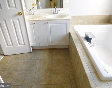 1941 Fieldstone Way - Photo Thumbnail 19
