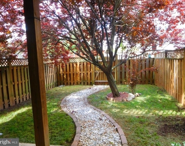 1941 Fieldstone Way - Photo Thumbnail 10