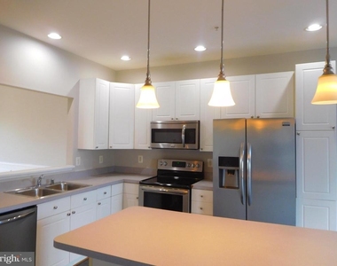 1941 Fieldstone Way - Photo Thumbnail 4