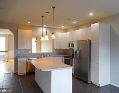 1941 Fieldstone Way - Photo Thumbnail 8