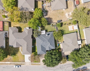 2412 Chestnut Path - Photo Thumbnail 24