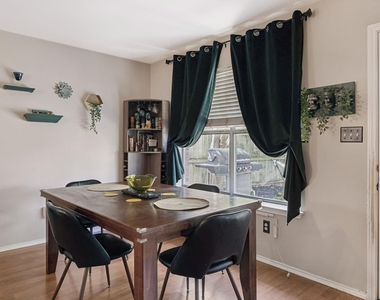 2412 Chestnut Path - Photo Thumbnail 9