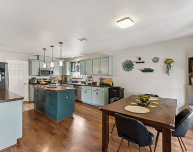 2412 Chestnut Path - Photo Thumbnail 8