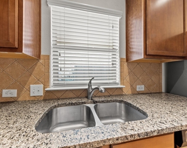 411 Tascate St - Photo Thumbnail 9