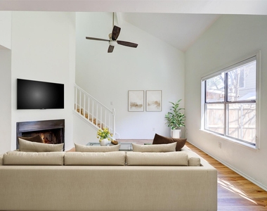 512 Eberhart Ln - Photo Thumbnail 2