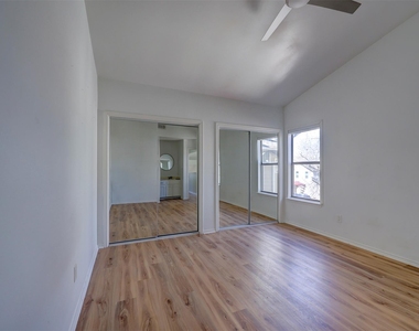 512 Eberhart Ln - Photo Thumbnail 22