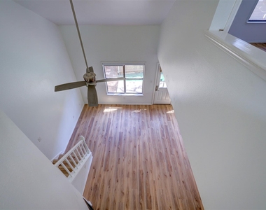 512 Eberhart Ln - Photo Thumbnail 31