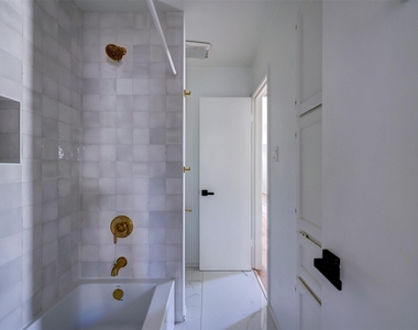 512 Eberhart Ln - Photo Thumbnail 30