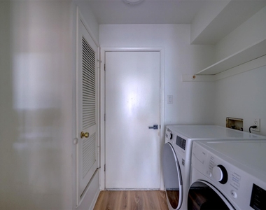 512 Eberhart Ln - Photo Thumbnail 14
