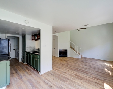 512 Eberhart Ln - Photo Thumbnail 19