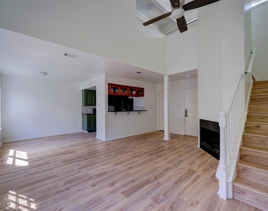512 Eberhart Ln - Photo Thumbnail 15