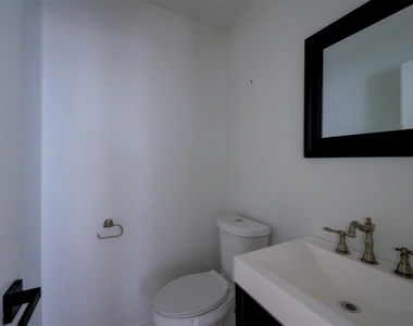 512 Eberhart Ln - Photo Thumbnail 17