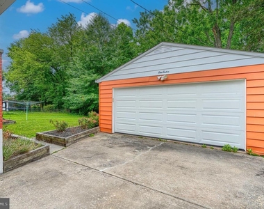 112 Springside Drive - Photo Thumbnail 2