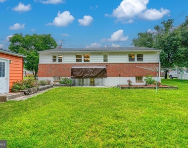 112 Springside Drive - Photo Thumbnail 3