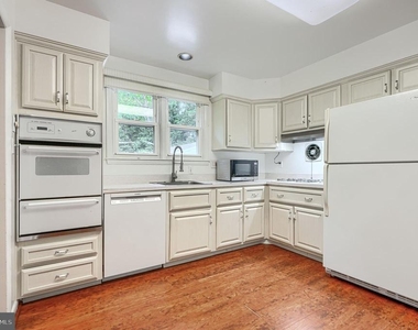 112 Springside Drive - Photo Thumbnail 4
