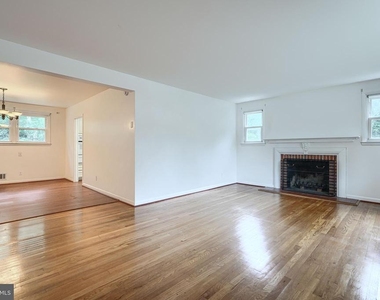 112 Springside Drive - Photo Thumbnail 7