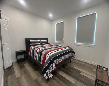 2308 Santa Maria St - Photo Thumbnail 31