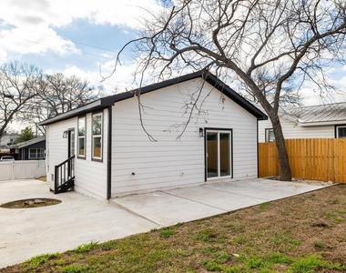2308 Santa Maria St - Photo Thumbnail 20