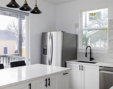 2308 Santa Maria St - Photo Thumbnail 6