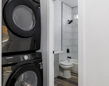 2308 Santa Maria St - Photo Thumbnail 18