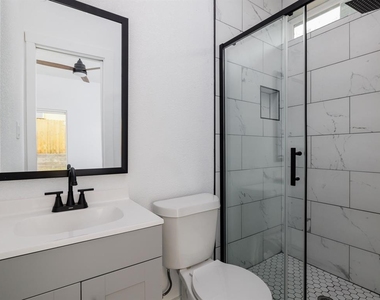 2308 Santa Maria St - Photo Thumbnail 15