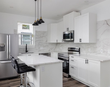 2308 Santa Maria St - Photo Thumbnail 4