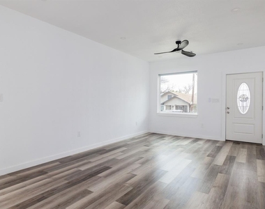 2308 Santa Maria St - Photo Thumbnail 11