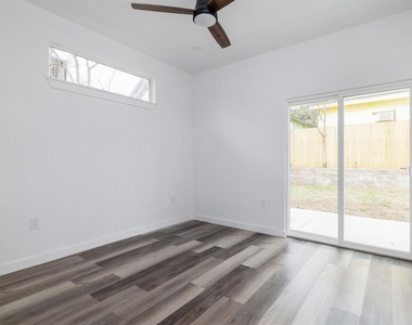 2308 Santa Maria St - Photo Thumbnail 14
