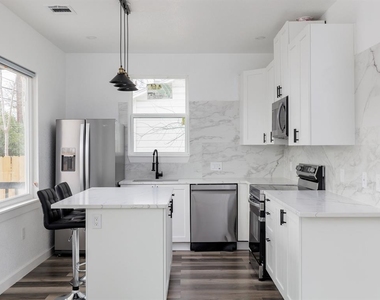 2308 Santa Maria St - Photo Thumbnail 5