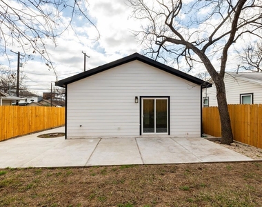 2308 Santa Maria St - Photo Thumbnail 22
